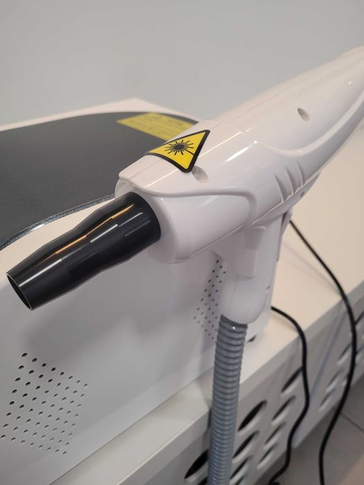 Urządzenie do peelingu węglowego Q - switch