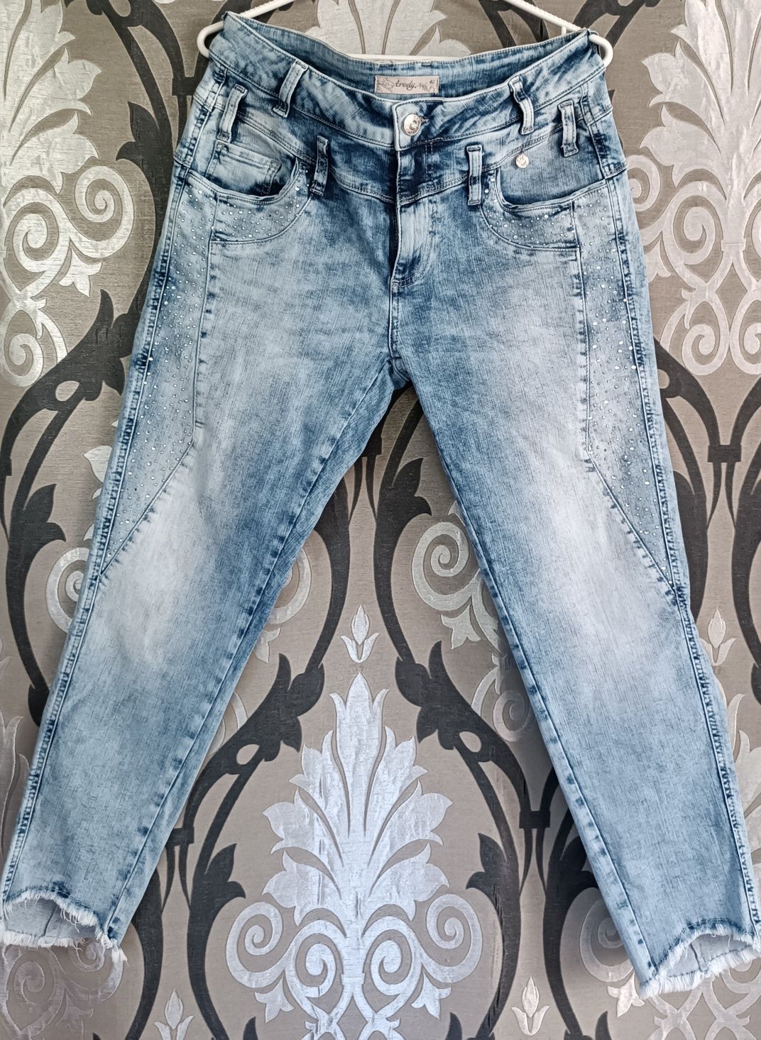 Tredy spodnie jeansowe z dżetami elastyczne skinny XL