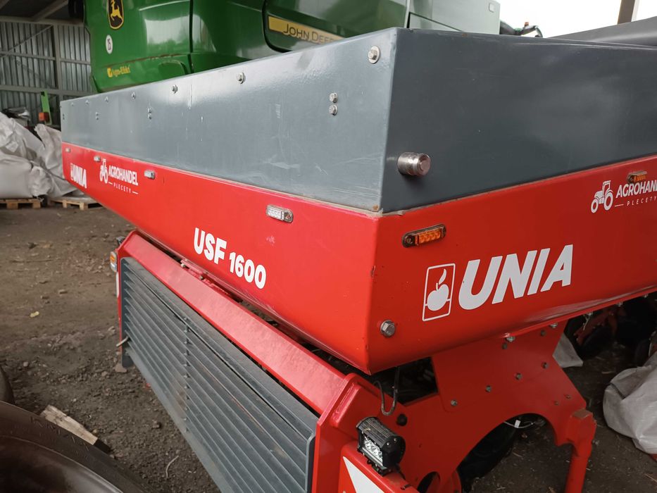 Przedni zbiornik do nawozu Unia  USF 1600