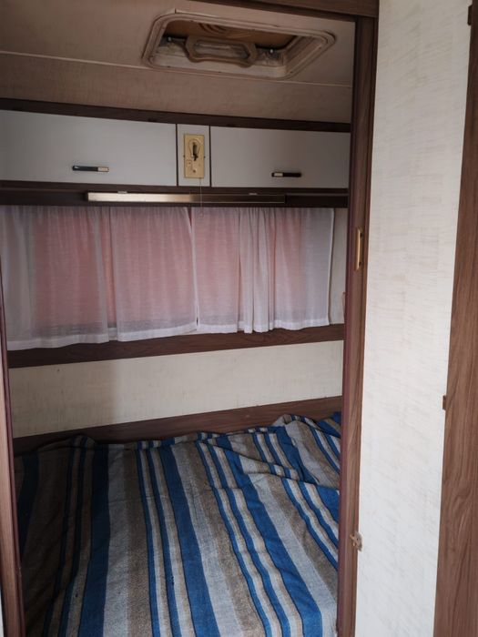 Caravana com 4 metros,sem documentos sem lança, faz 2 camas de.casal,w