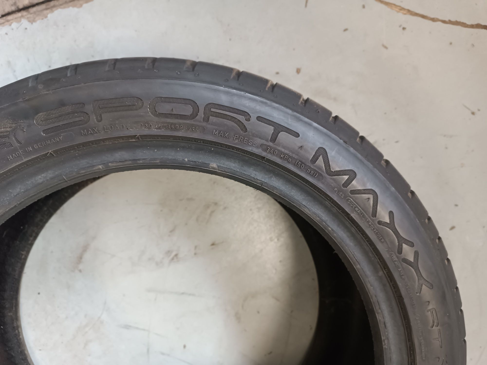 235/45R17 Dunlop Sport Maxx RT  97 Y