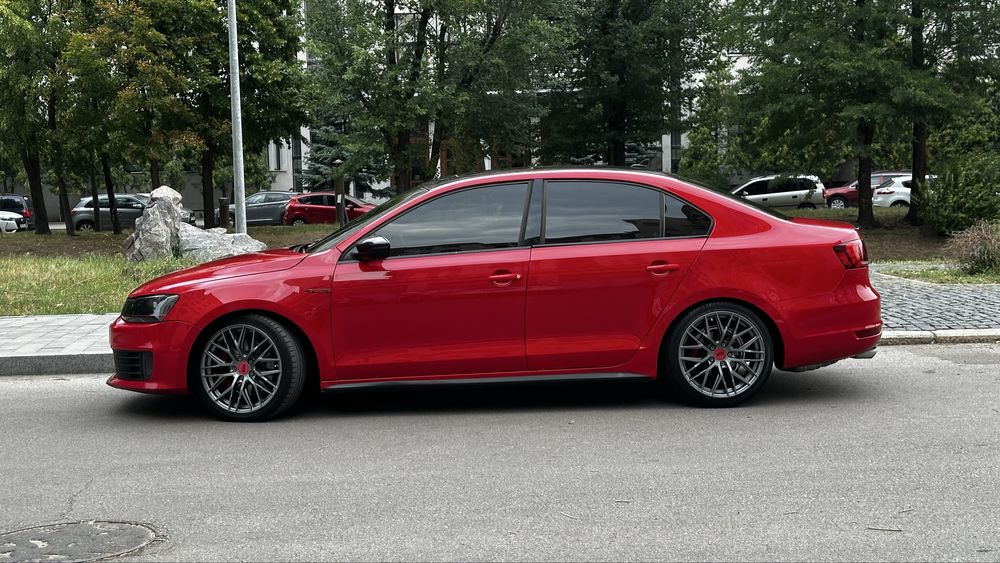 Volkswagen Jetta GLI 2.0 TSI DSG 250 2013