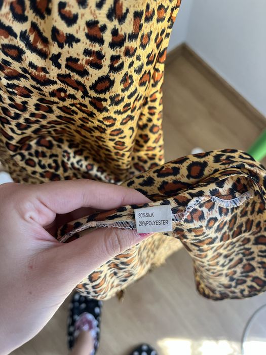 satynowa jedwabna sliska obcisla sukienka w panterke, S