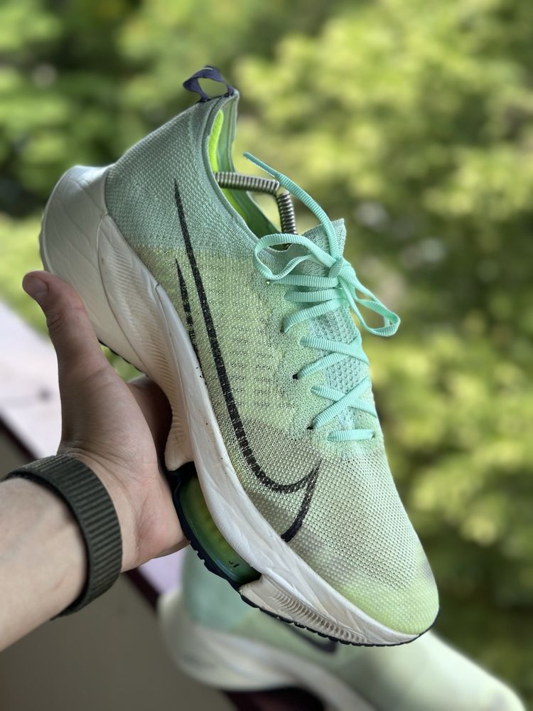 Кроссовки Nike Air Zoom Tempo Next flyknit