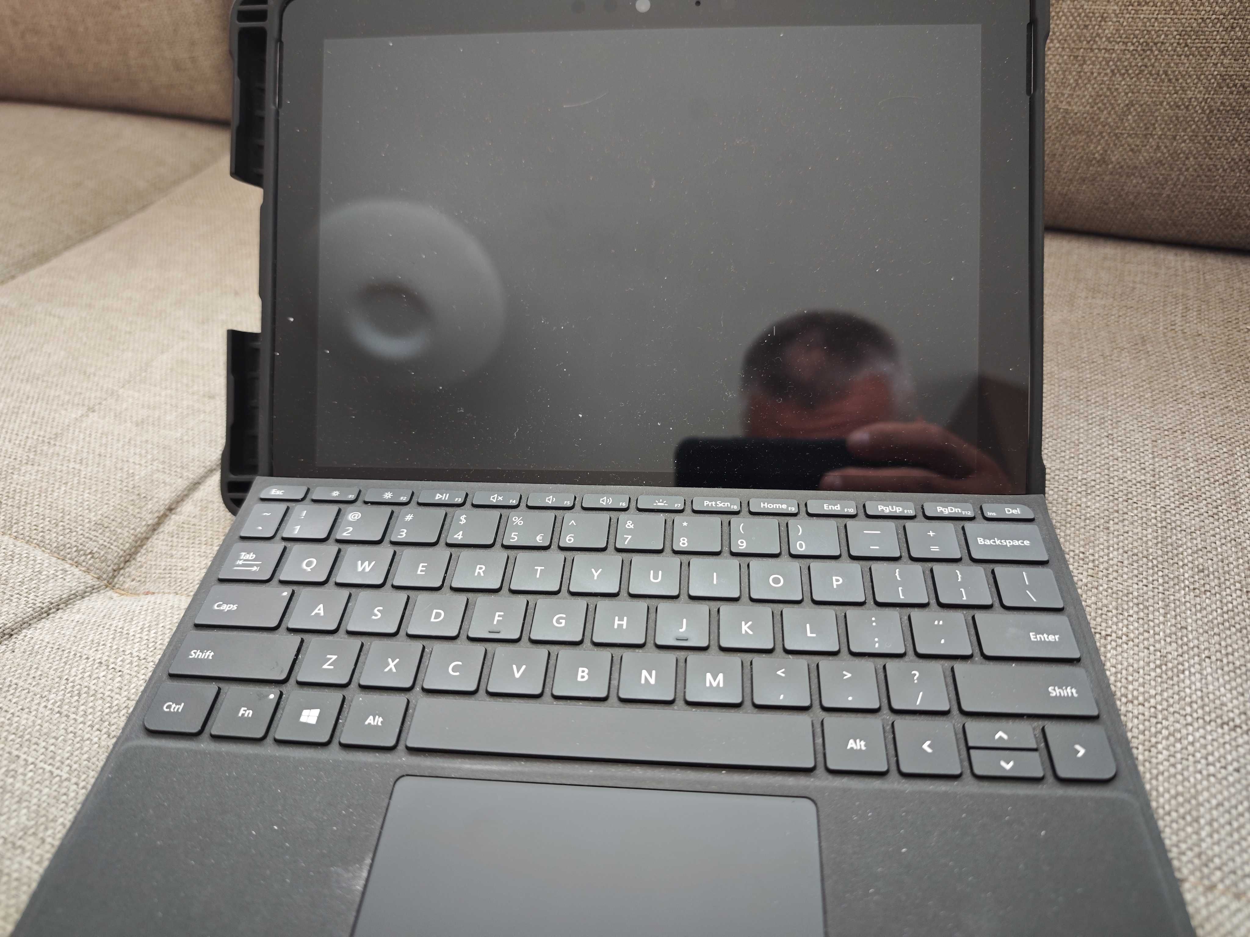 Tablet Microsoft Surface GO 1824 + etui z klawiaturą