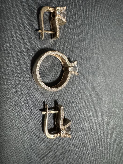 Продам золотые серьги с кольцом 585 проба