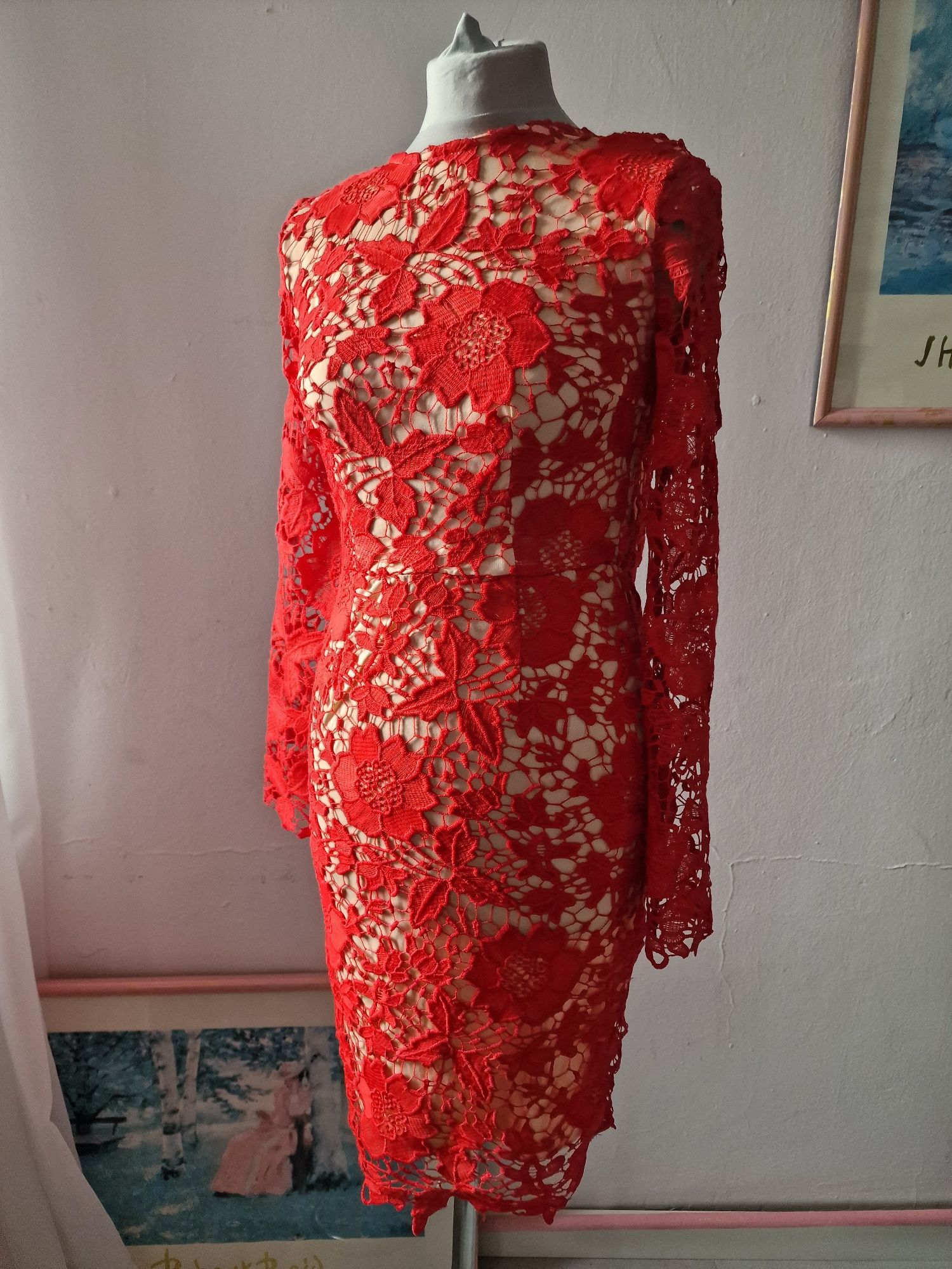 No555 piękna koronkowa sukienka czerwona głęboko wycięte plecy S M