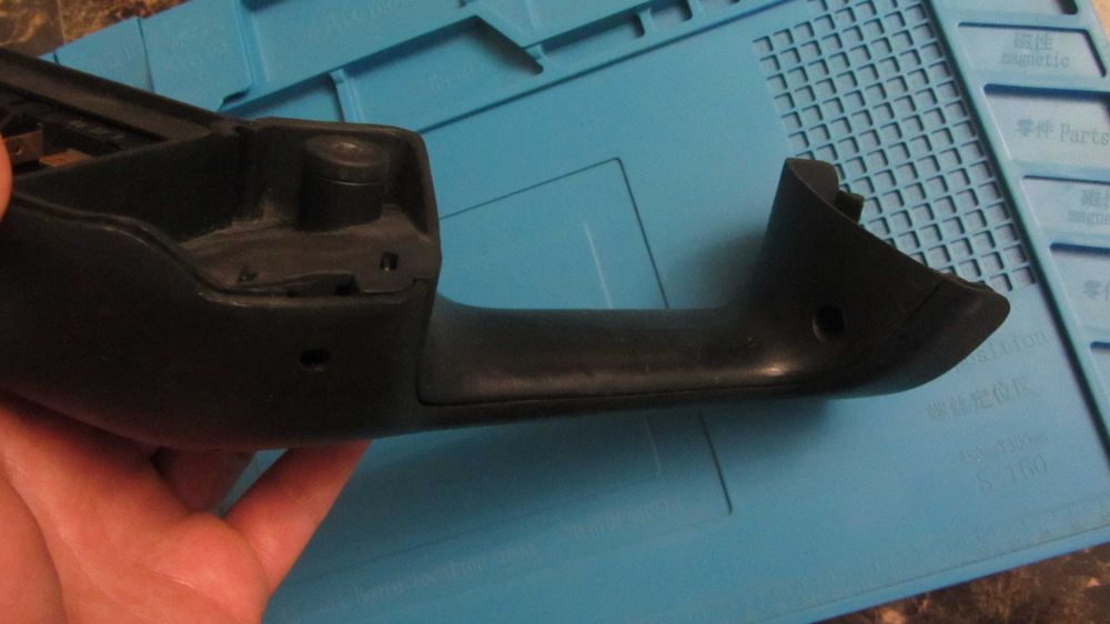 Внутрішня ліва ручка під ЕСП та електродзеркала в зборі Audi 80 B4.