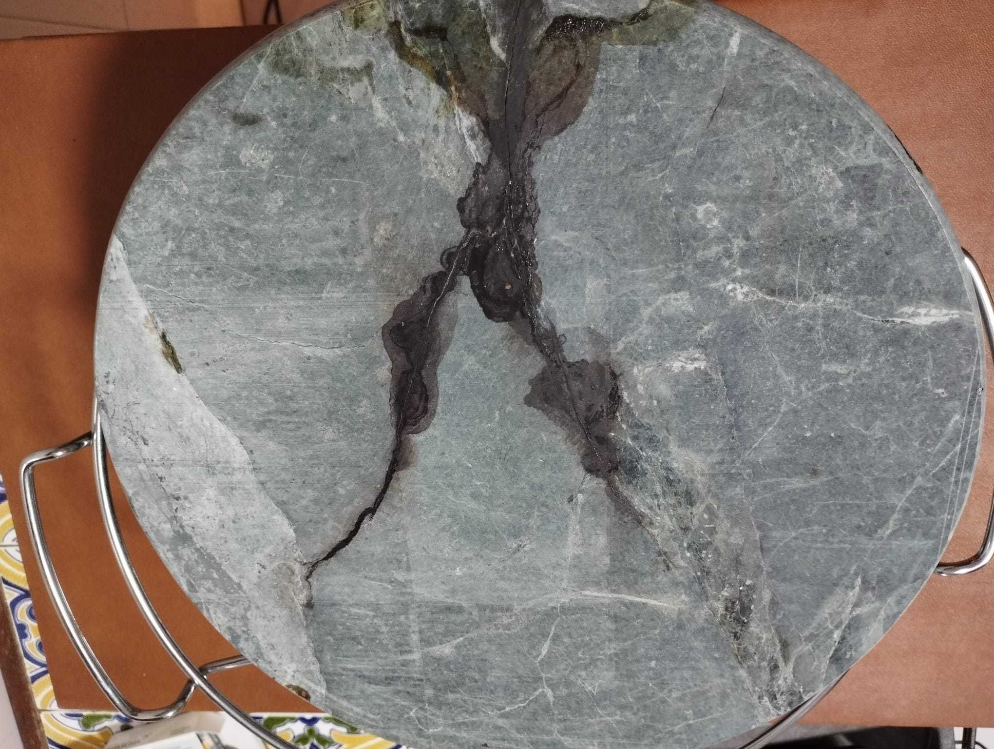 Grelhador de pedra com 4 lamparinas