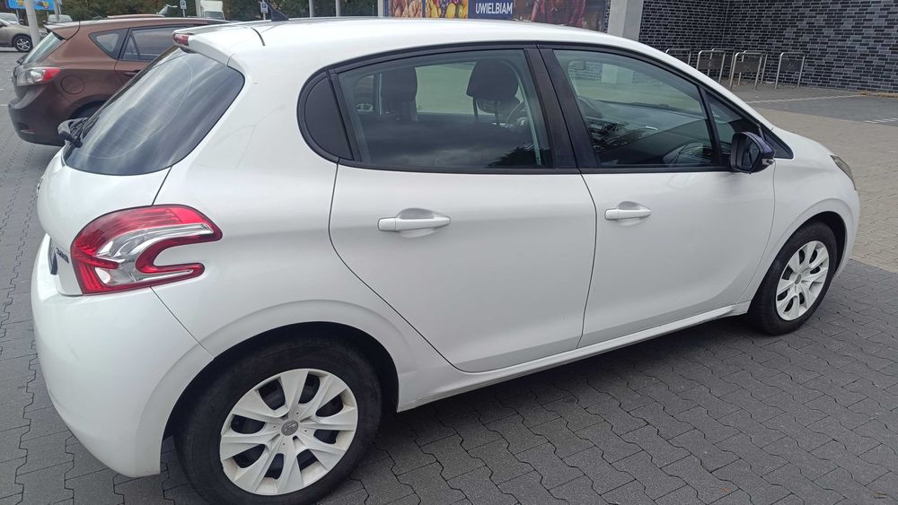 PEUGEOT 208 Benzyna 2014 rok zarejestrowany
