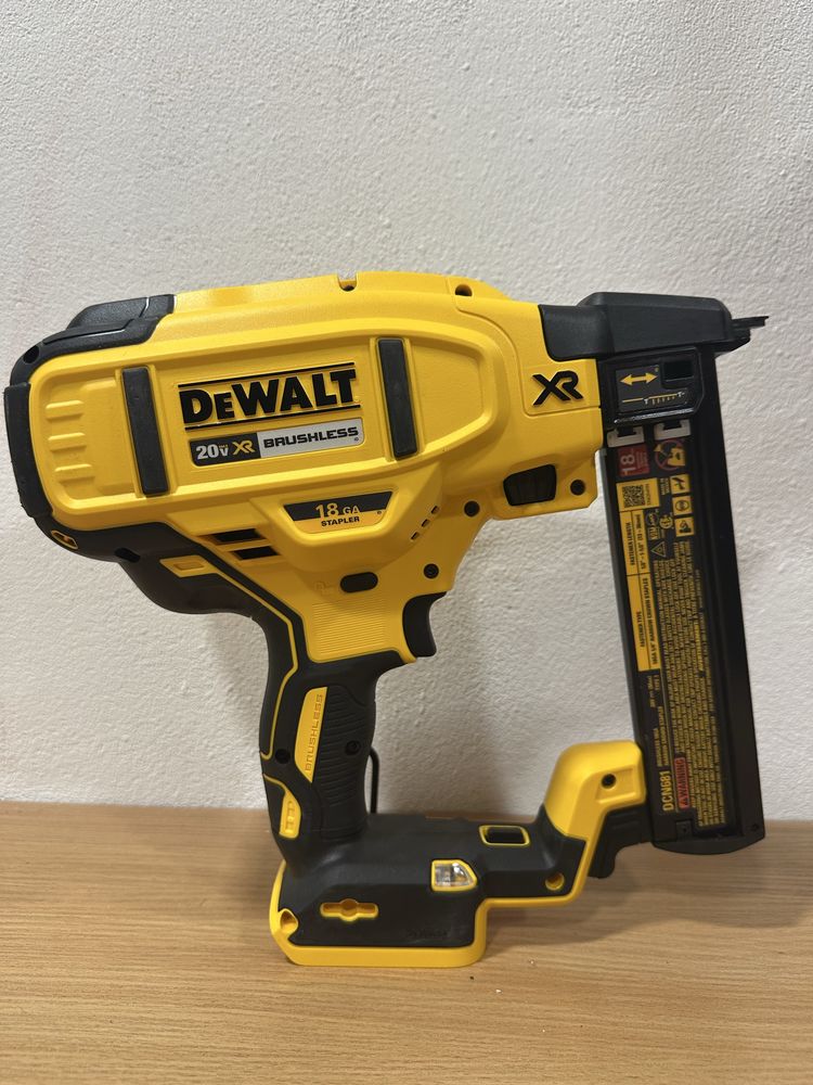 Акумуляторний нейлер, степлер dewalt dcn681