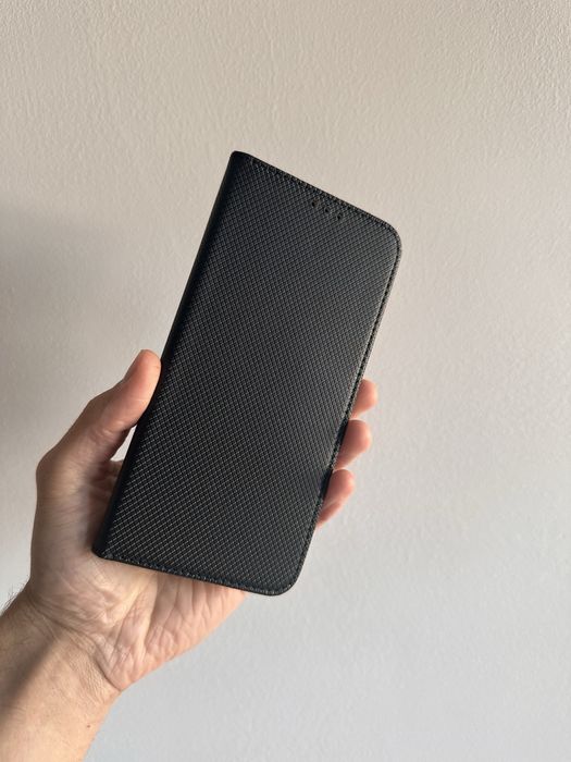 Etui z klapką zamykane czarne do MOTOROLA MOTO G35