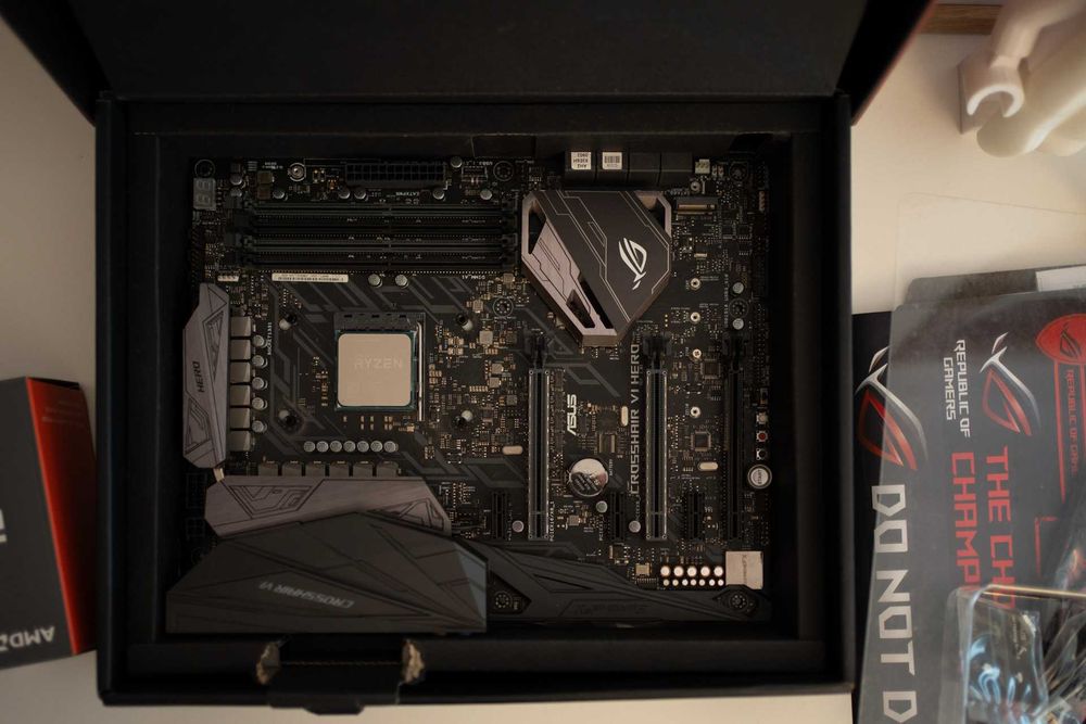 ASUS ROG Crosshair VI Hero (socket AM4) + AMD Ryzen 7 1700X