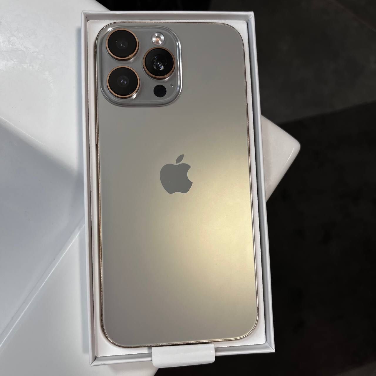 Продам смартфон iPhone 16 Pro Max 1TB Natural Titanium.