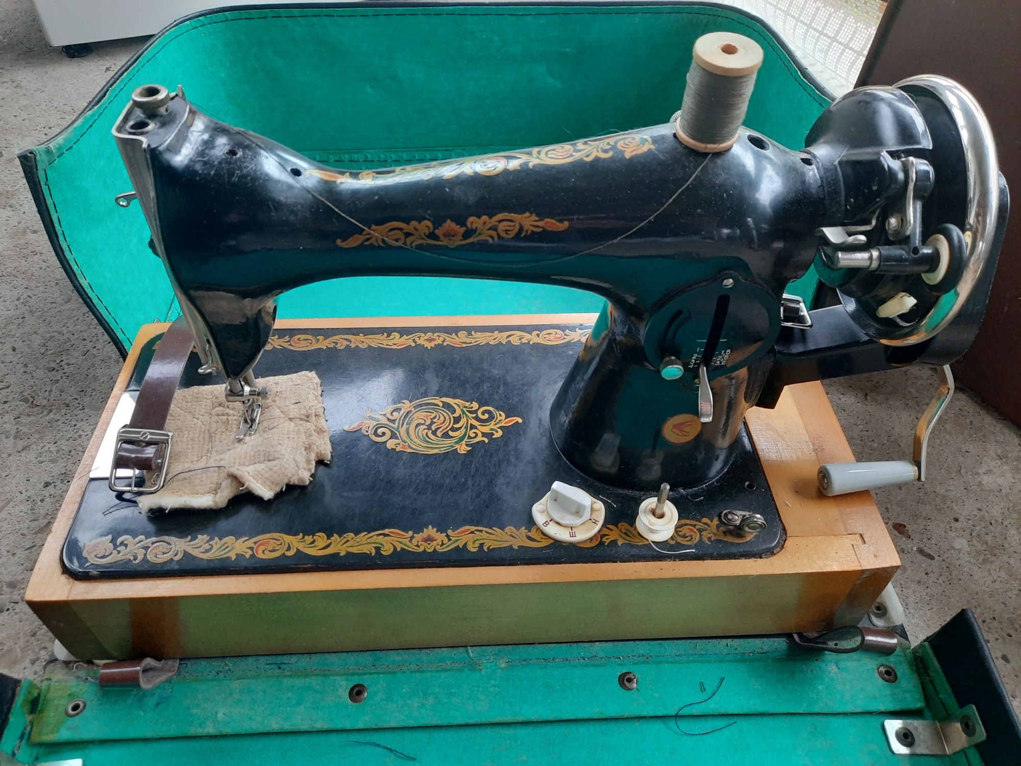 Швейна машинка ручна