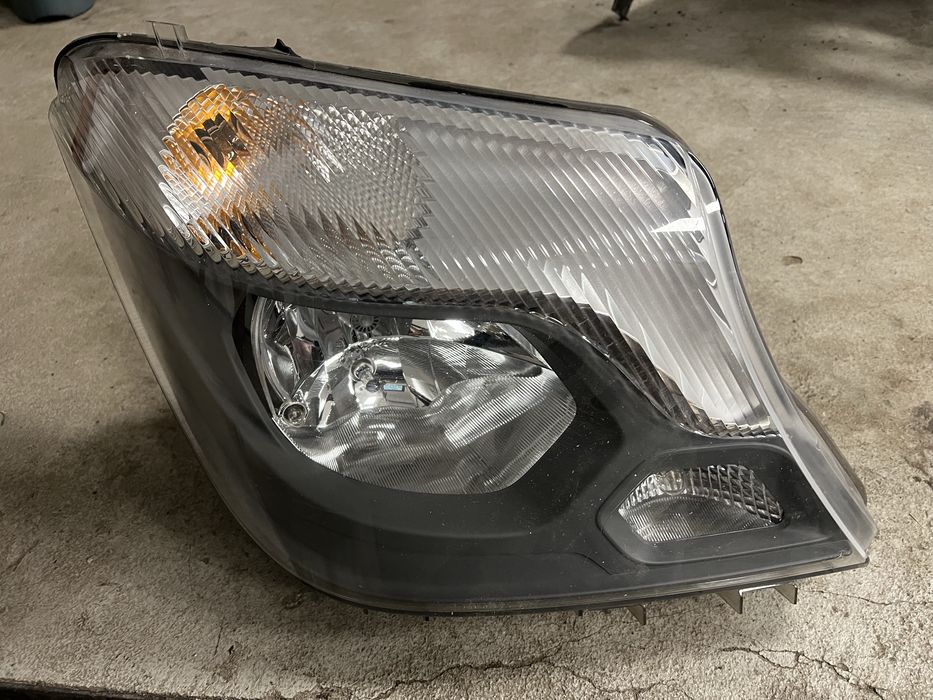 Lampa  prawa mercedes sprinter 906 lift