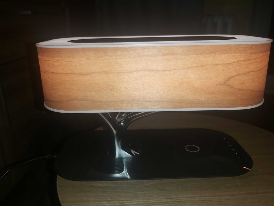 Lampka nocna z ladowarka,glosnkiem Bluetooth