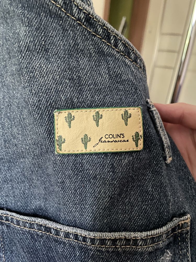 Джинсовий комбінезон шортами COLIN’S розміру М