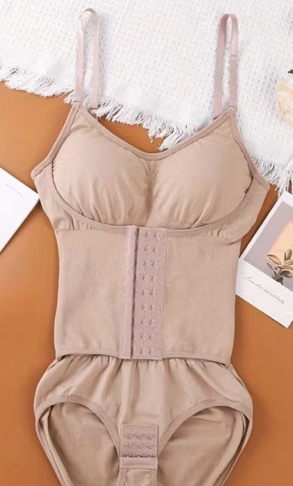 Еластичний боді з корсетною утяжкою