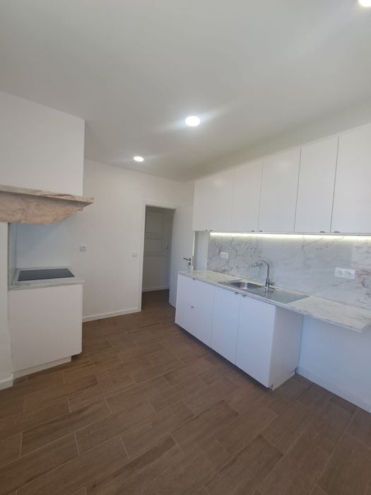 Apartamento T2 totalmente remodelado, Rio de Mouro