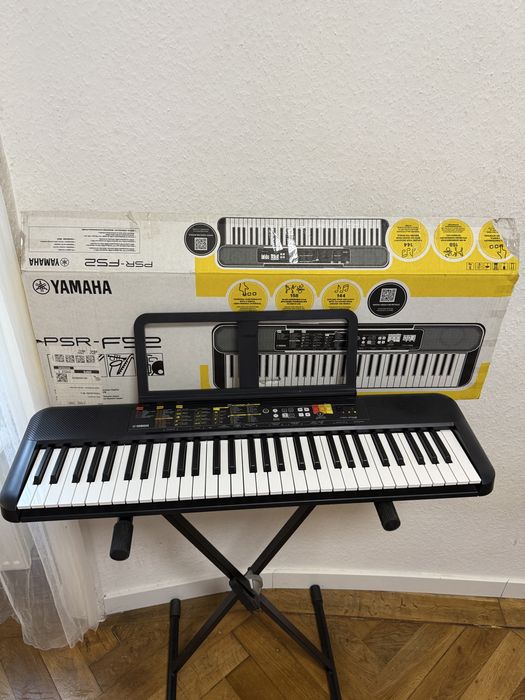 Синтезатор Yamaha psr f 52. Синтезатор