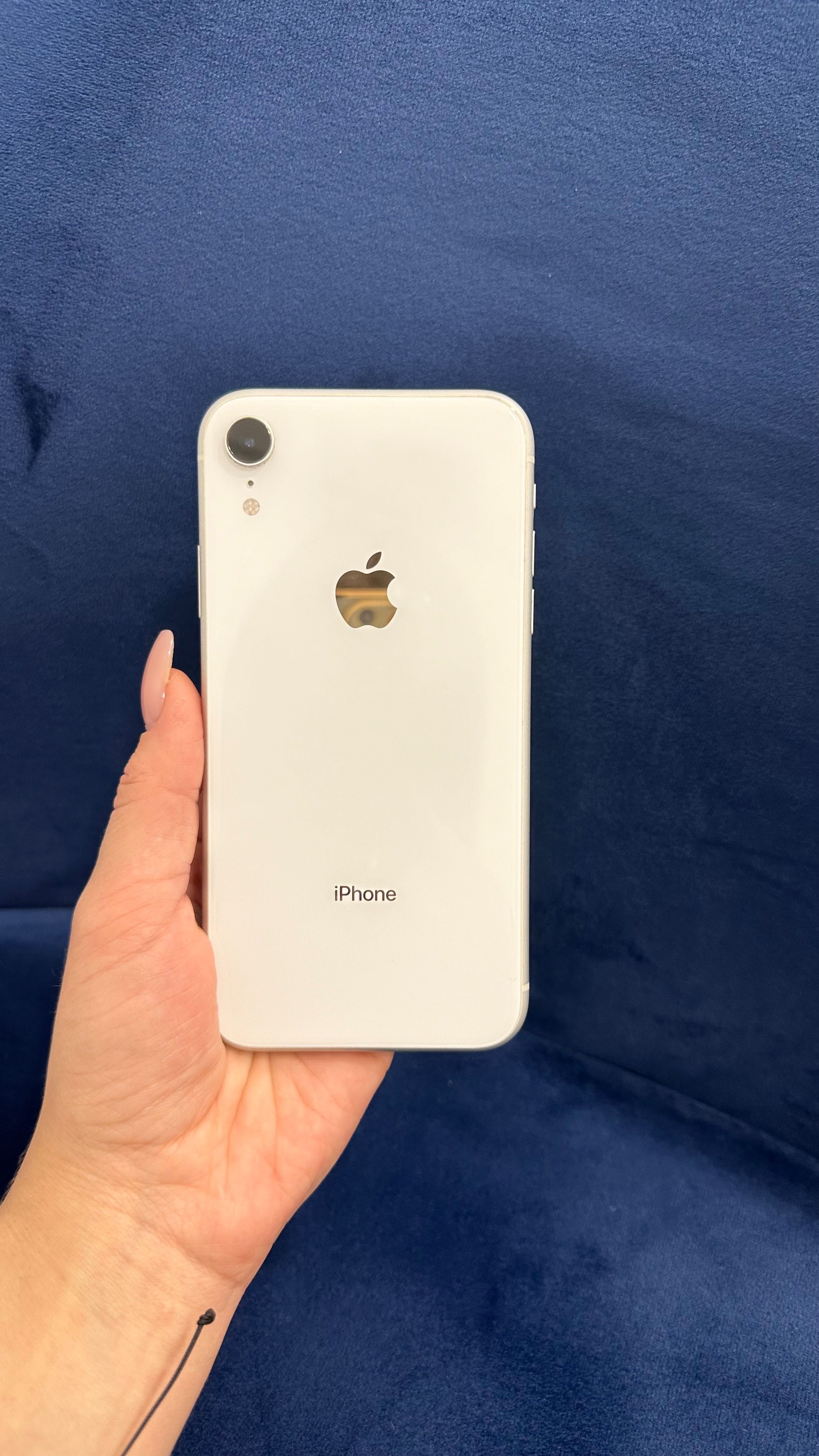 Телефон iPhone XR