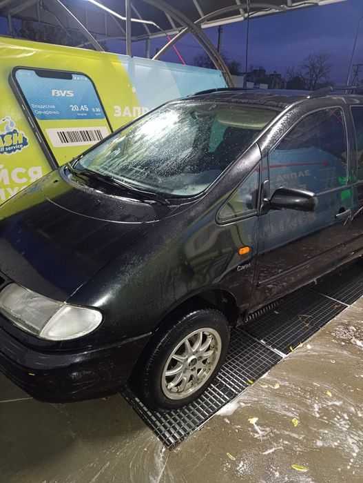 Продам Фольксваген Шаран  бензин 2.0 Л.