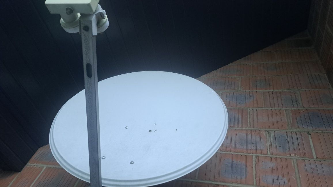 Antena satelitarna