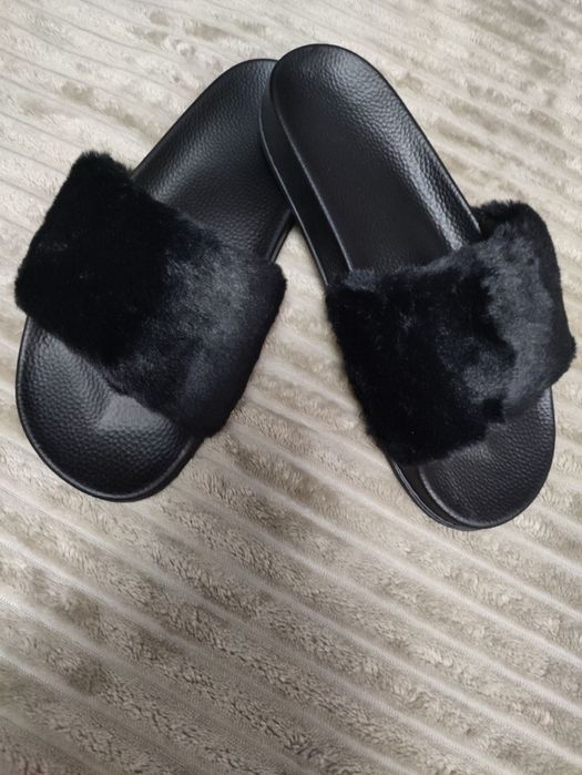 Шлепанці з хутром нові