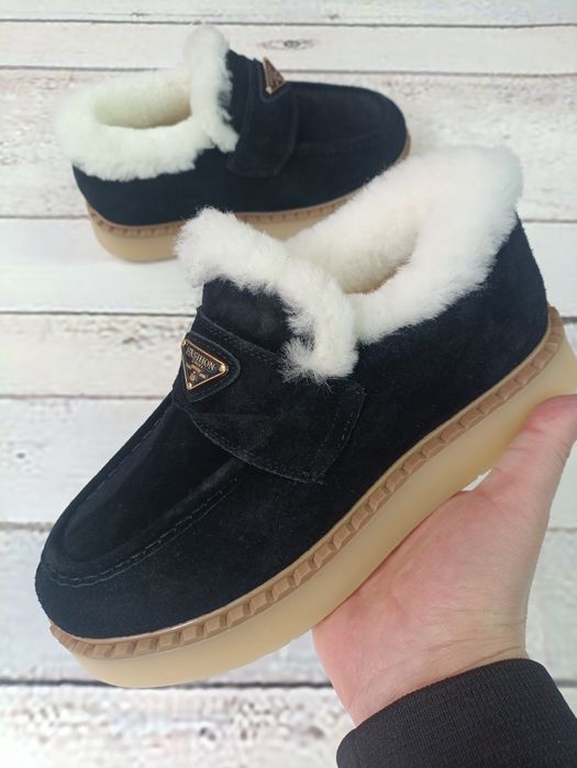 Жіноче взуття  уггі