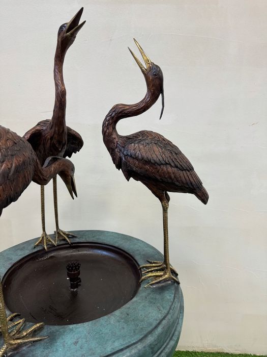 FONTANNA Z BRĄZU - trzy czaple - pelikany