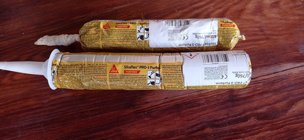 Kleje silikony  sika