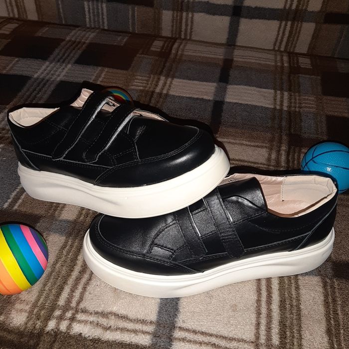 Жіночі кросівки 40 розмір, 25,5 см. Натуральна шкіра