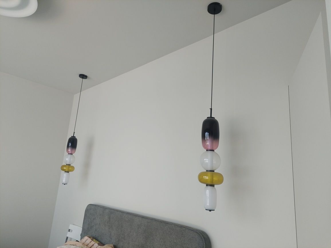 Dwie lampy wiszące do sypialni