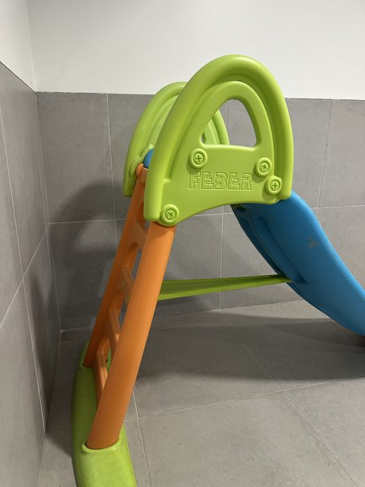 Escorrega apto para piscina