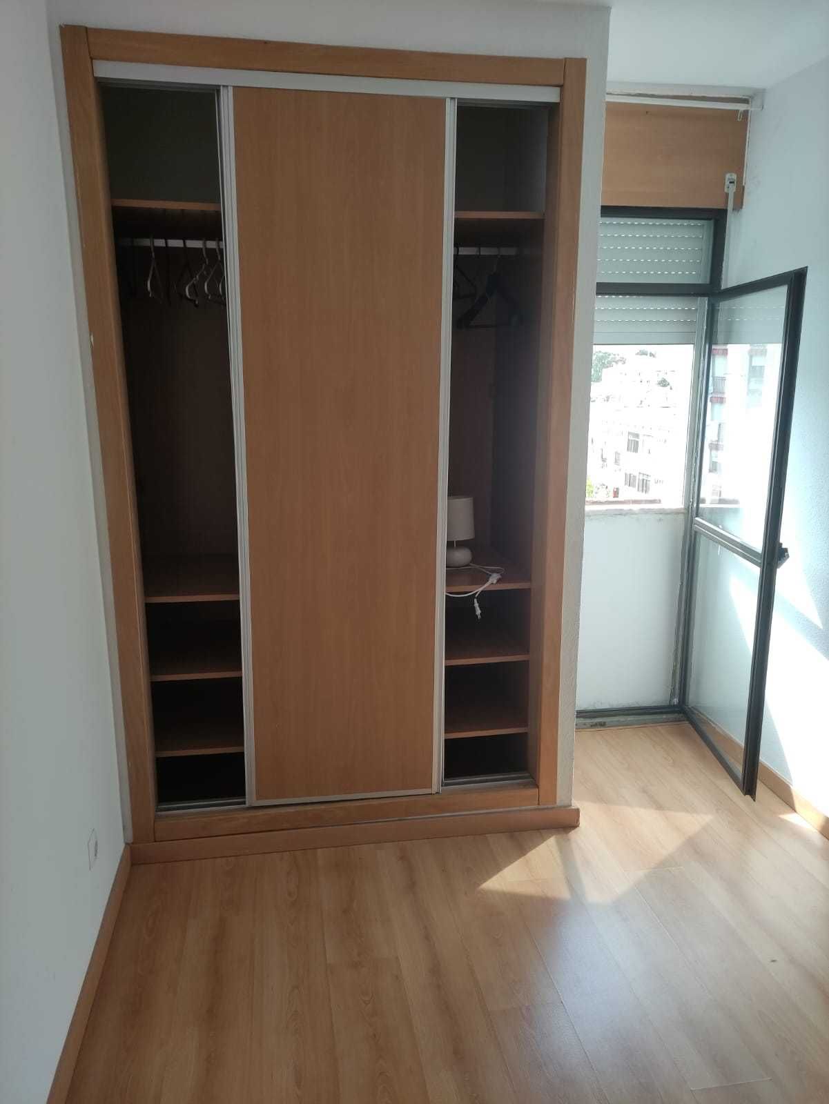 Alugo quarto no Vale da Amoreira para Senhoras