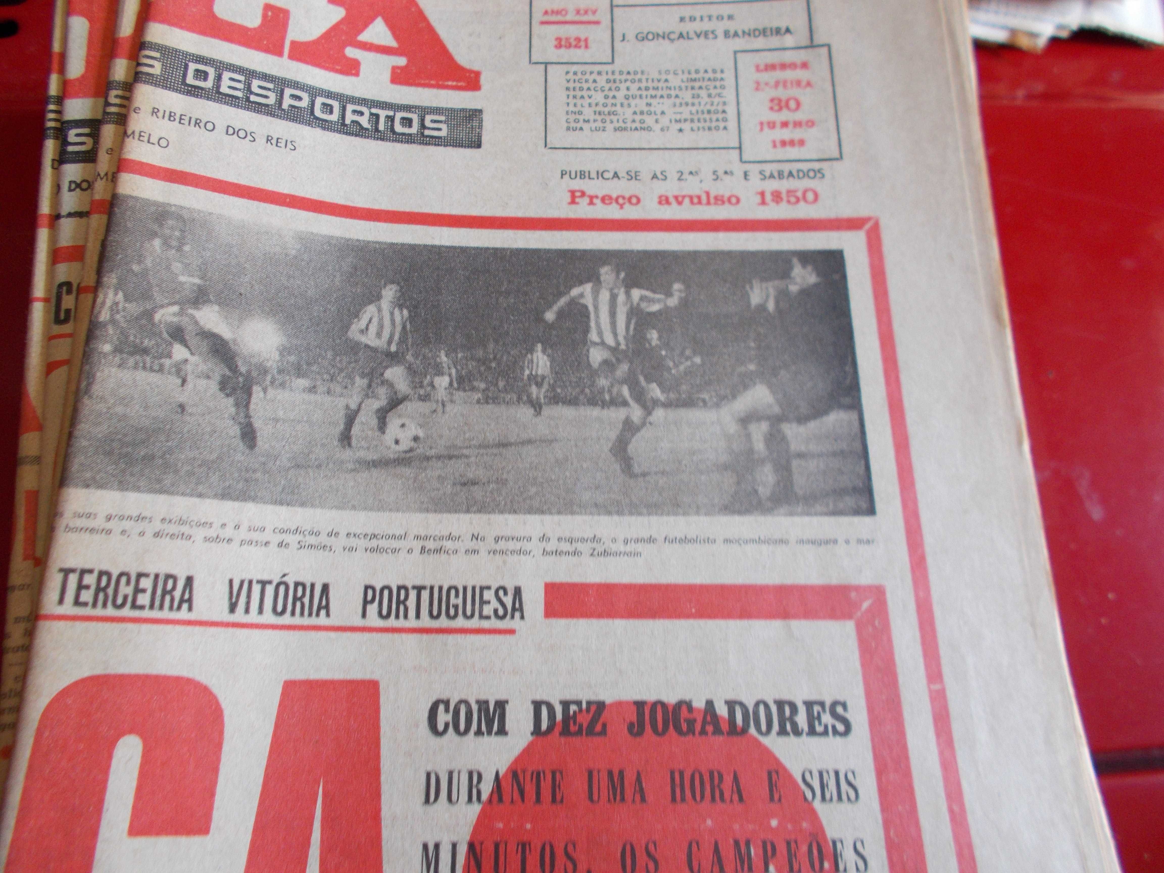 Lote 30 jornais A Bola 1969.