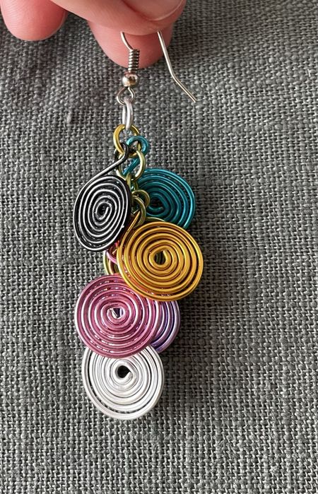 Lekkie, kolorowe kolczyki.