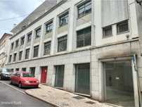 Loja com 215m2 em Torres Novas (santa Maria, Salvador E Santiago)