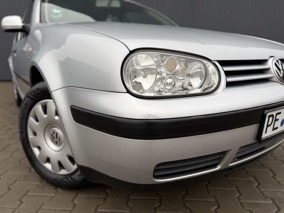 Volkswagen Golf  -2003 року