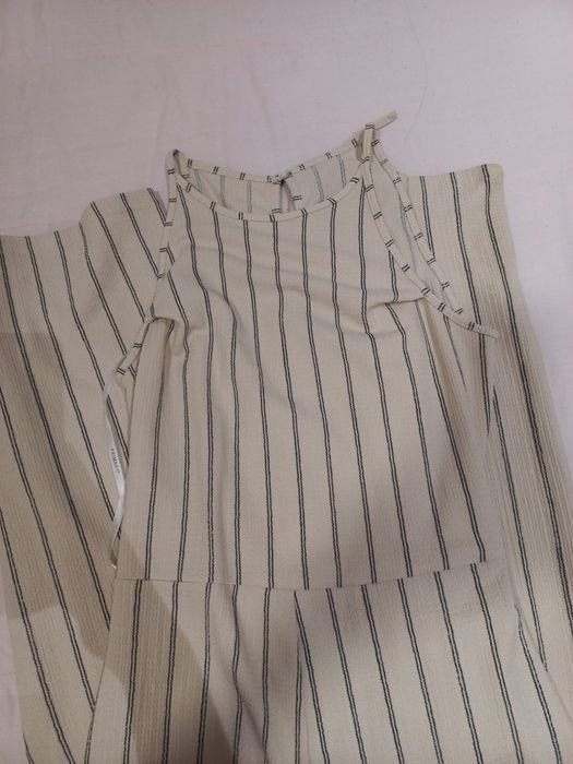 Macacão beje riscas