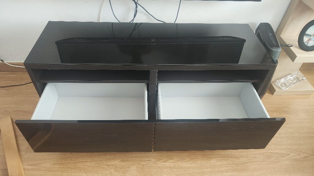 Móvel Televisão, preto, com tampo em vidro