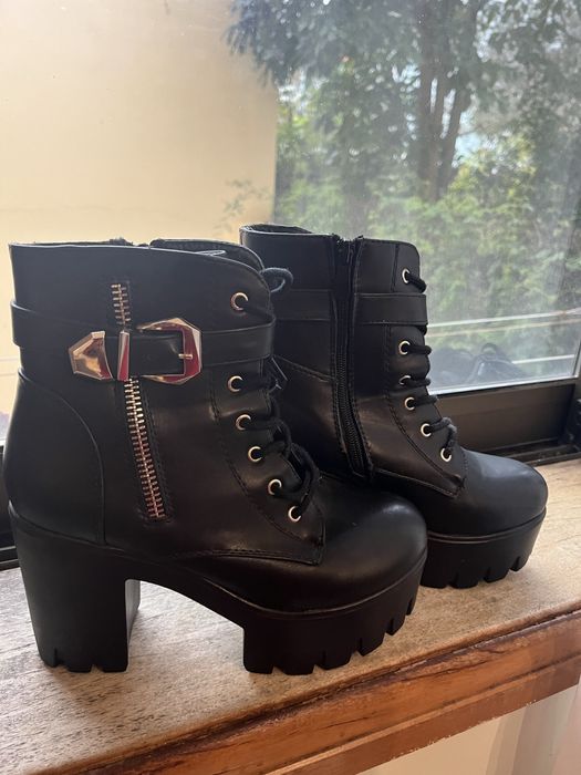 Botas Pretas Estilosas