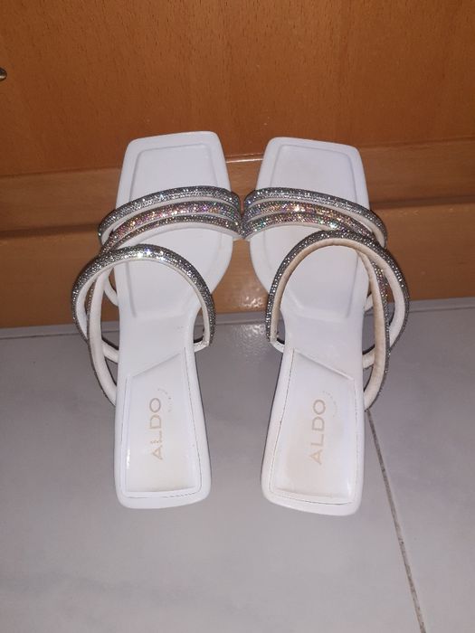 Sandálias prateadas brilhantes ( Aldo) C/ Novas