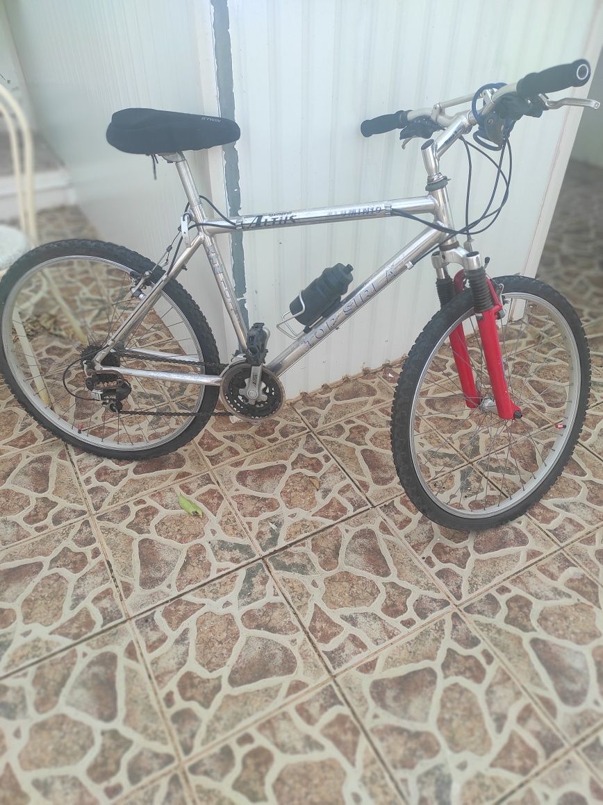 Bicicleta BTT em alumínio