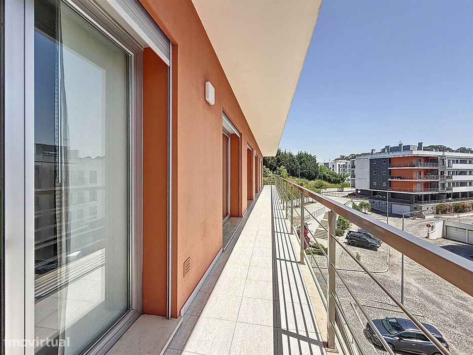 Apartamento T4 com 2 lugares de estacionamento
