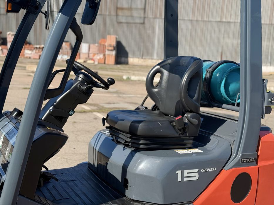 Навантажувач вилковий з вагами TOYOTA02-8FG15 вилочный погрузчик, кара