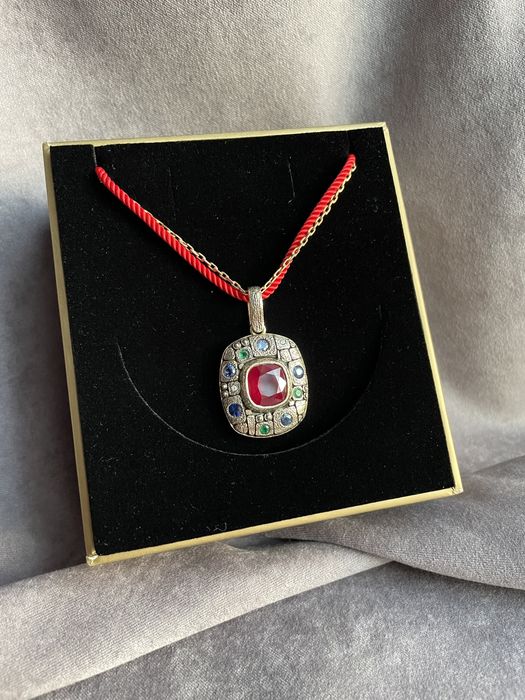 «Гармония Стихий» рубин 5,54 ct, сапфиры, бриллианты, изумруды