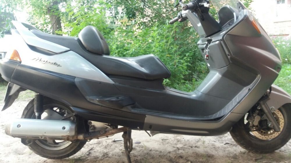 Продам максі скутер Ямаха Маджести 250.