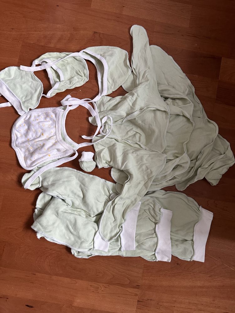 Одяг для малюка із бебі-боксу